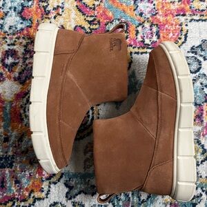 Sorel Tan Boots with White Sole, 11